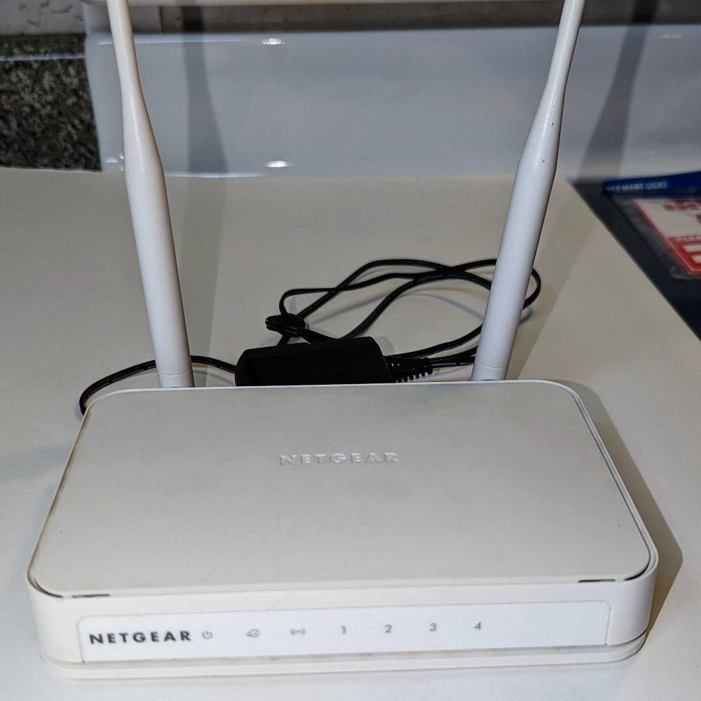 Netgear N300 Wifi Router WNR2020